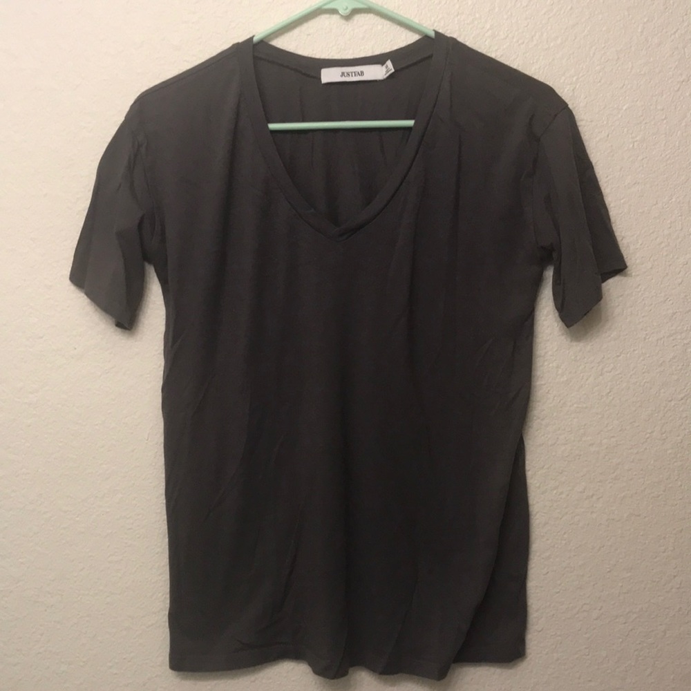 Like new JustFab Vneck tee